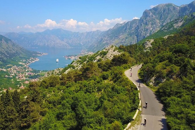 Epic 25 Turns Downhill Bike Descent w/ Panoramic Cable Car Ascent - The 25 Turns Ride: Why This Feels Like a Mountain Coaster