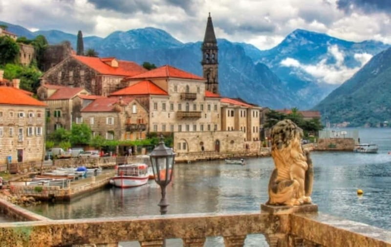 From Dubrovnik: Montenegro Day Trip with Boat Cruise - Kotor’s UNESCO Old Town, Plus the City Walls Option