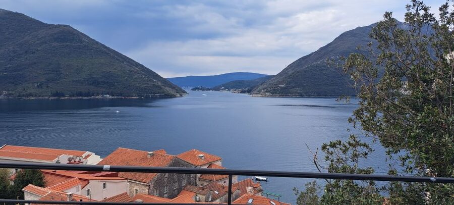 From Dubrovnik: Perast, Kotor & Budva Small-Group Day Trip - Budva: beach time, old-town wandering, and what lunch costs