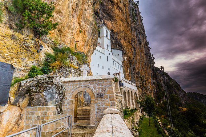 Ostrog monastery and Niagara waterfalls - Ostrog Monastery on the cliff, not the postcard