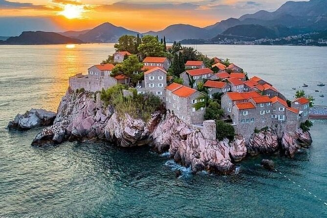 Private Guided Tour in Budva Sveti Stefan - Budva and Sveti Stefan, a half-day route that makes the coast make sense
