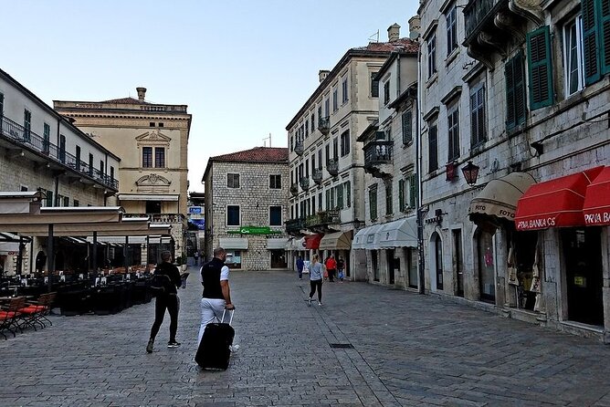 Private Kotor Old Town Walking Tour - What I think you gain from a good guide in one hour