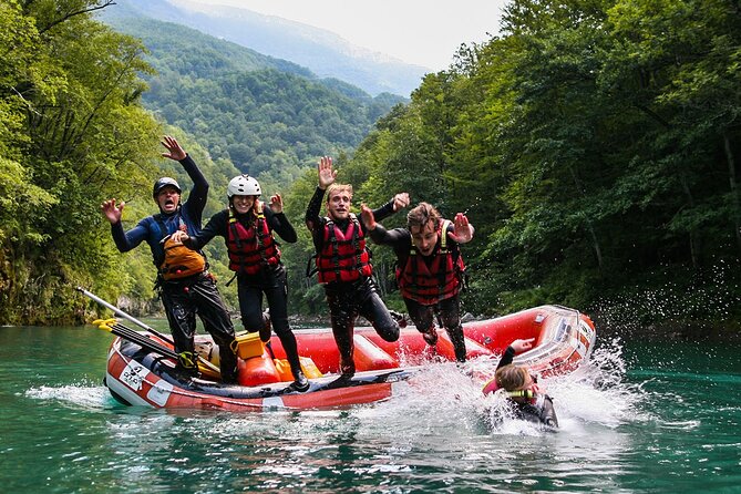 Rafting Adrenalin 7km - Lunch by the river: traditional food after the adrenaline