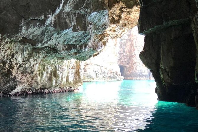Speed Boat 3-Hour Guided Tour at the Blue Cave - Meeting point at Spomenik Palim Za Slobodu, and why timing matters